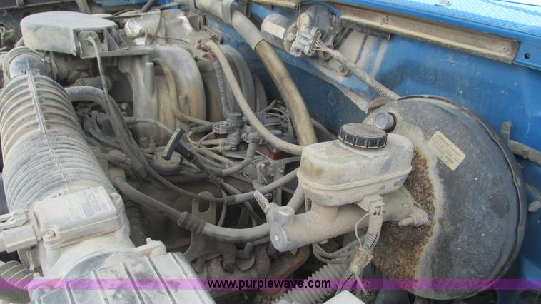 image for item J8544 1995 Ford F150 XL pickup truck