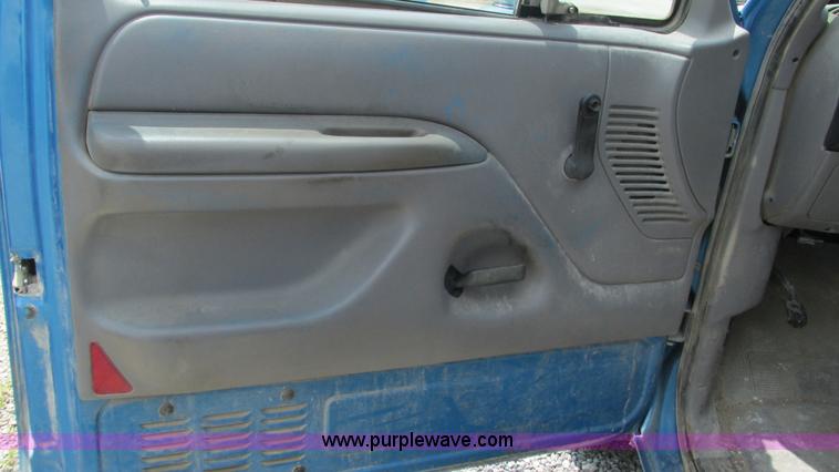 image for item J8544 1995 Ford F150 XL pickup truck