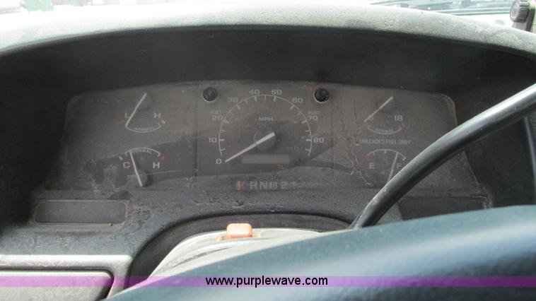 image for item J8544 1995 Ford F150 XL pickup truck