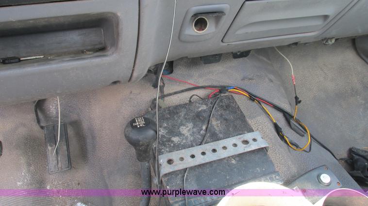 image for item J8544 1995 Ford F150 XL pickup truck