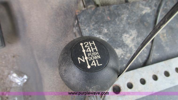 image for item J8544 1995 Ford F150 XL pickup truck