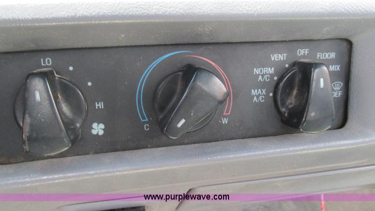 image for item J8544 1995 Ford F150 XL pickup truck