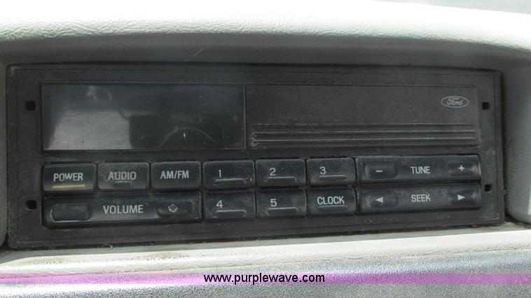 image for item J8544 1995 Ford F150 XL pickup truck