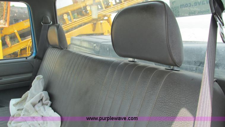 image for item J8544 1995 Ford F150 XL pickup truck