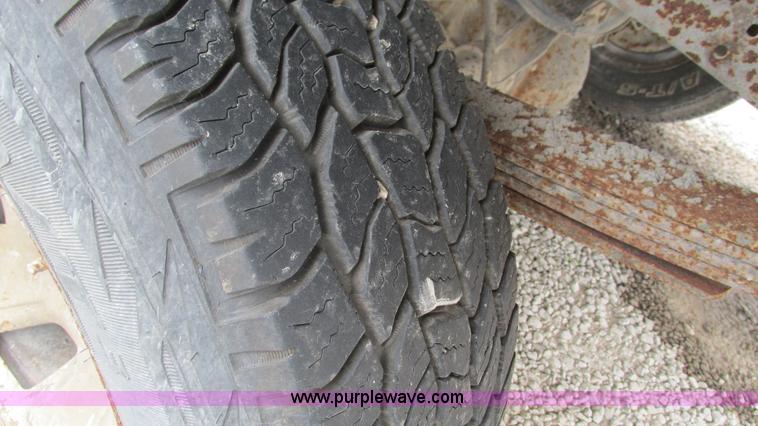 image for item J8544 1995 Ford F150 XL pickup truck