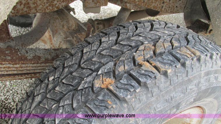 image for item J8544 1995 Ford F150 XL pickup truck