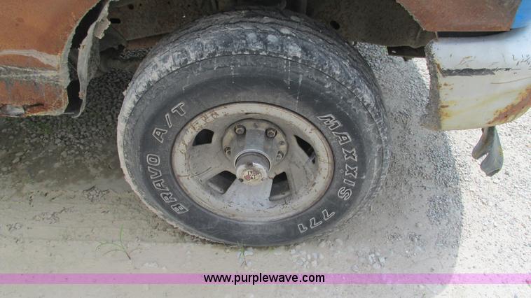 image for item J8544 1995 Ford F150 XL pickup truck