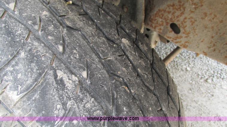 image for item J8544 1995 Ford F150 XL pickup truck