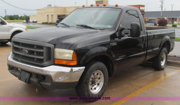 image for item J8558 2000 Ford F350 Super Duty pickup truck