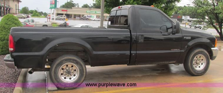 image for item J8558 2000 Ford F350 Super Duty pickup truck