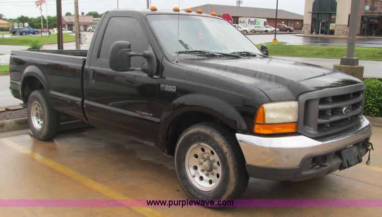 image for item J8558 2000 Ford F350 Super Duty pickup truck