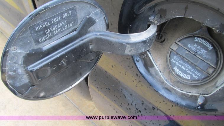 image for item J8558 2000 Ford F350 Super Duty pickup truck