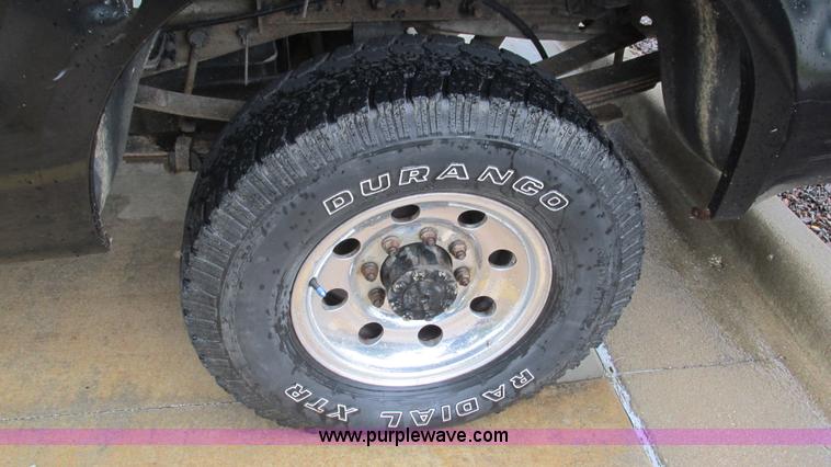 image for item J8558 2000 Ford F350 Super Duty pickup truck