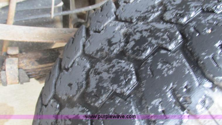 image for item J8558 2000 Ford F350 Super Duty pickup truck