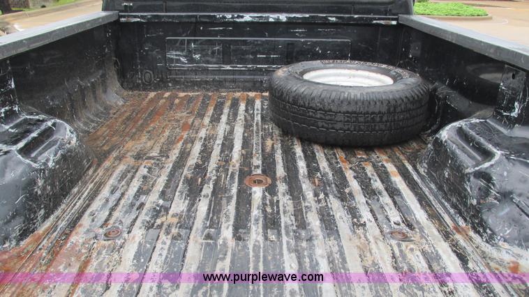 image for item J8558 2000 Ford F350 Super Duty pickup truck