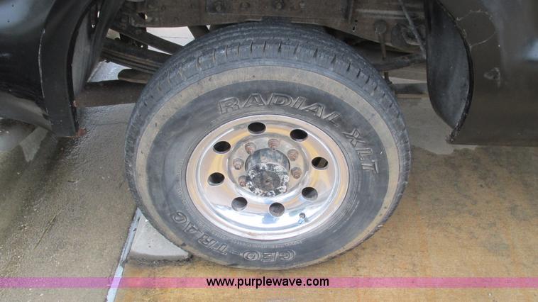 image for item J8558 2000 Ford F350 Super Duty pickup truck