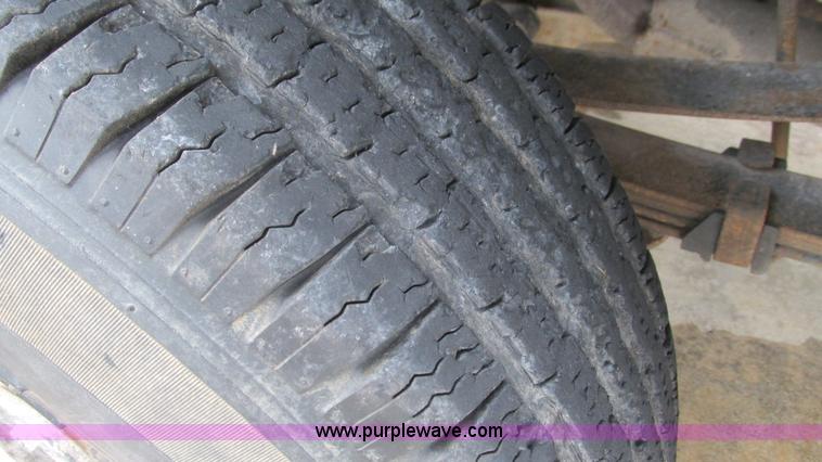 image for item J8558 2000 Ford F350 Super Duty pickup truck