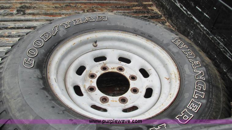 image for item J8558 2000 Ford F350 Super Duty pickup truck