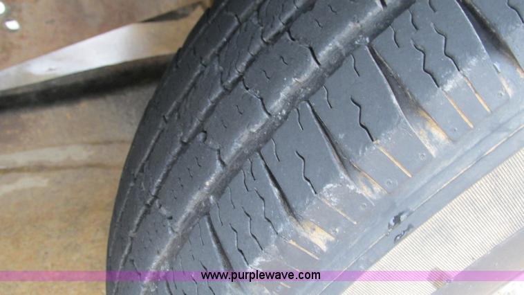 image for item J8558 2000 Ford F350 Super Duty pickup truck