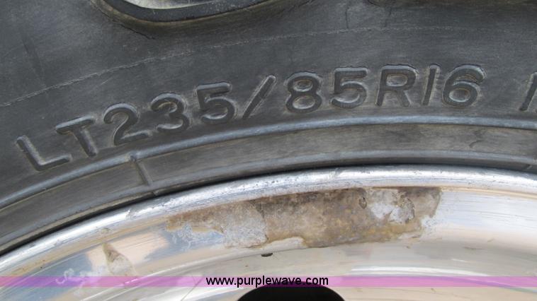 image for item J8558 2000 Ford F350 Super Duty pickup truck