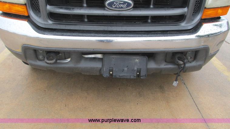 image for item J8558 2000 Ford F350 Super Duty pickup truck