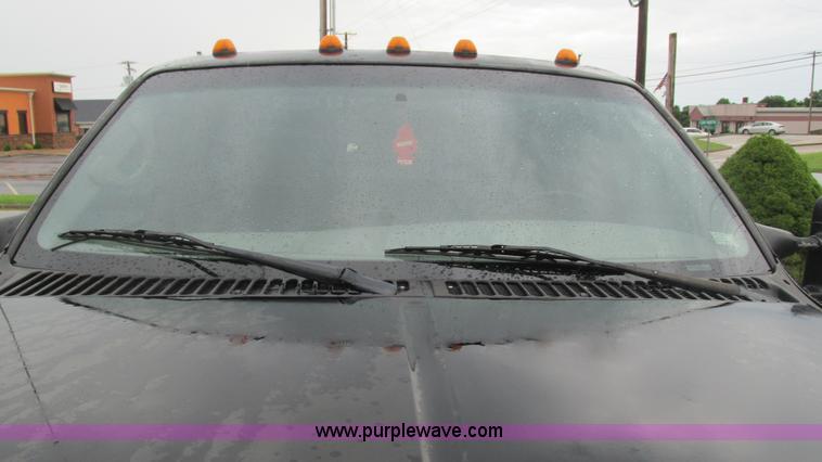 image for item J8558 2000 Ford F350 Super Duty pickup truck