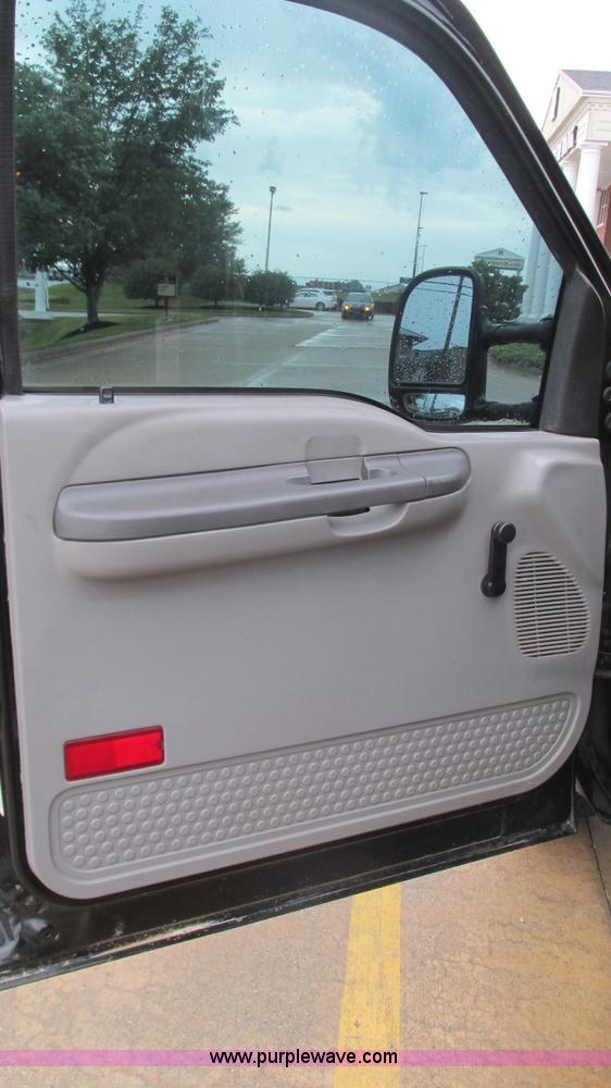 image for item J8558 2000 Ford F350 Super Duty pickup truck