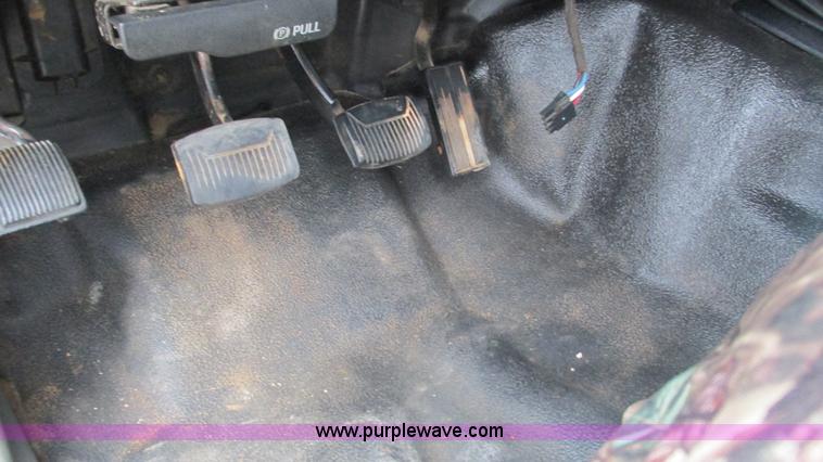 image for item J8558 2000 Ford F350 Super Duty pickup truck