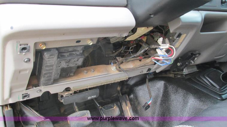 image for item J8558 2000 Ford F350 Super Duty pickup truck