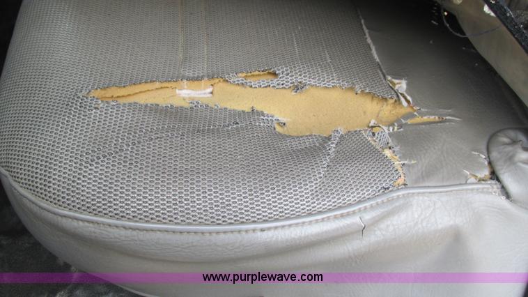 image for item J8558 2000 Ford F350 Super Duty pickup truck