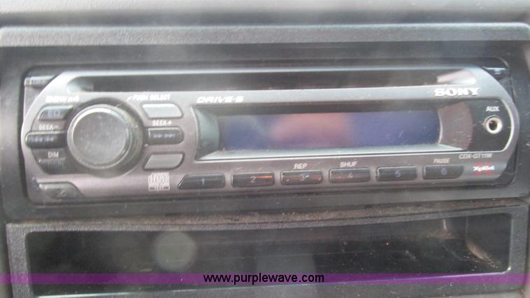 image for item J8558 2000 Ford F350 Super Duty pickup truck