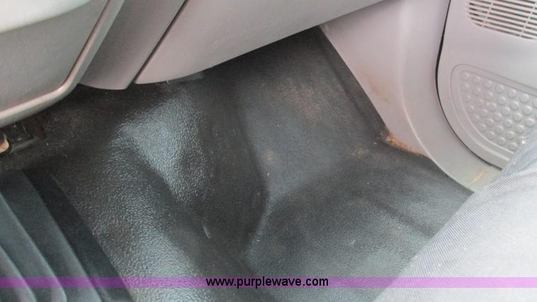 image for item J8558 2000 Ford F350 Super Duty pickup truck