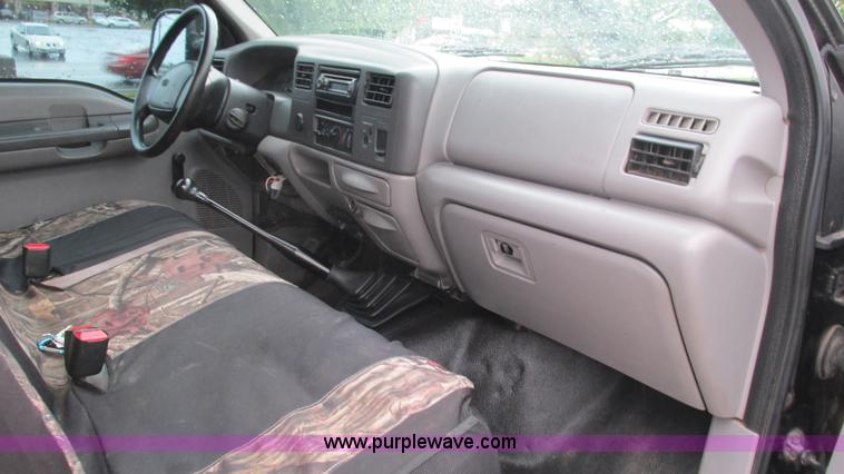 image for item J8558 2000 Ford F350 Super Duty pickup truck