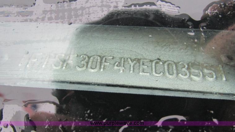 image for item J8558 2000 Ford F350 Super Duty pickup truck