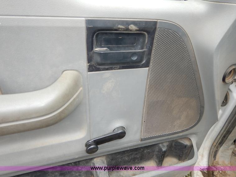 image for item K1500 2006 Ford F150 XL pickup truck