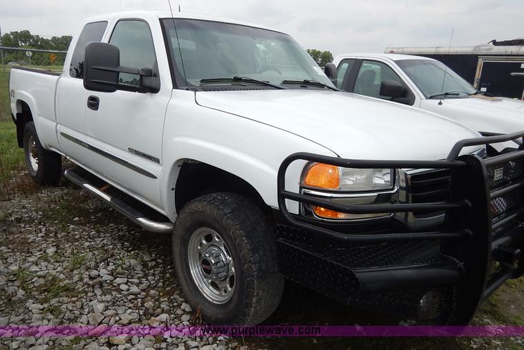 image for item K1501 2006 GMC Sierra 2500HD Ext. Cab pickup truck