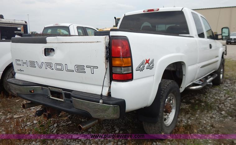 image for item K1501 2006 GMC Sierra 2500HD Ext. Cab pickup truck