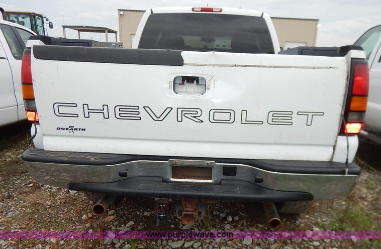 image for item K1501 2006 GMC Sierra 2500HD Ext. Cab pickup truck