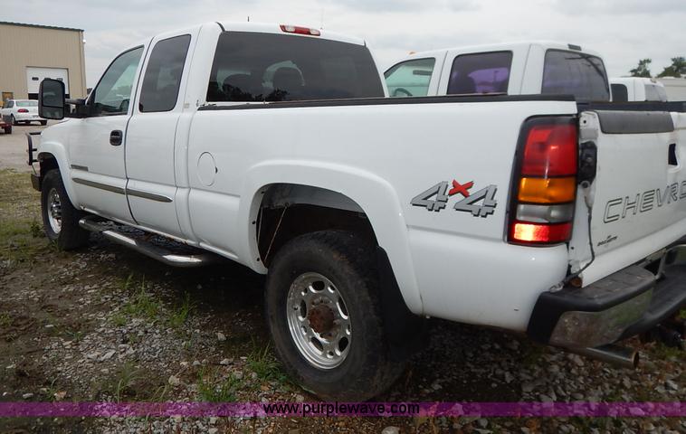 image for item K1501 2006 GMC Sierra 2500HD Ext. Cab pickup truck