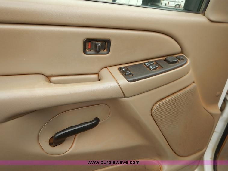 image for item K1501 2006 GMC Sierra 2500HD Ext. Cab pickup truck