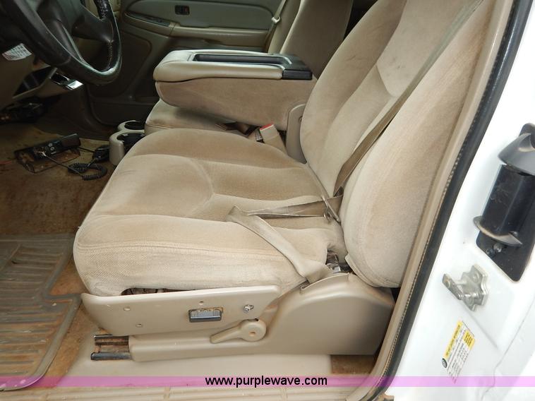 image for item K1501 2006 GMC Sierra 2500HD Ext. Cab pickup truck