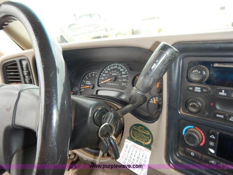 image for item K1501 2006 GMC Sierra 2500HD Ext. Cab pickup truck