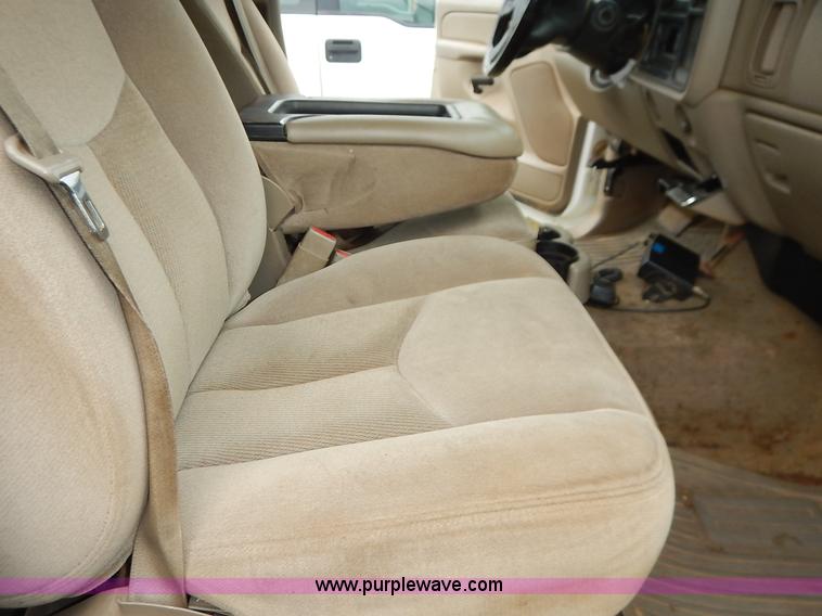 image for item K1501 2006 GMC Sierra 2500HD Ext. Cab pickup truck