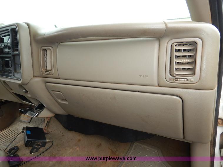 image for item K1501 2006 GMC Sierra 2500HD Ext. Cab pickup truck