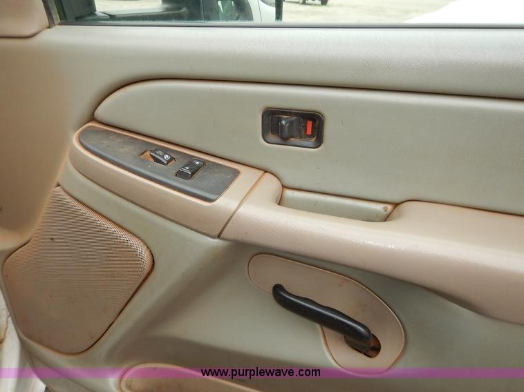 image for item K1501 2006 GMC Sierra 2500HD Ext. Cab pickup truck