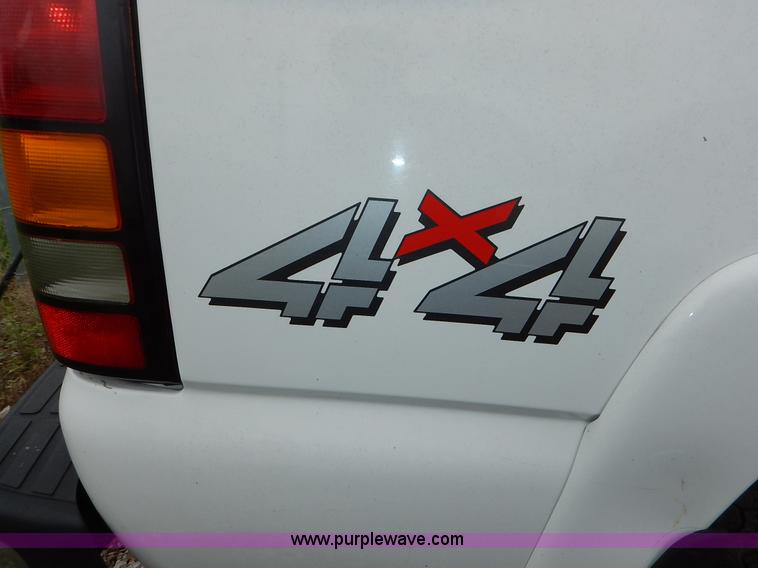 image for item K1501 2006 GMC Sierra 2500HD Ext. Cab pickup truck