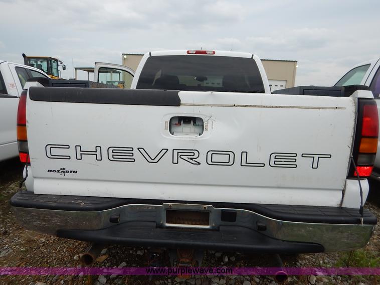 image for item K1501 2006 GMC Sierra 2500HD Ext. Cab pickup truck