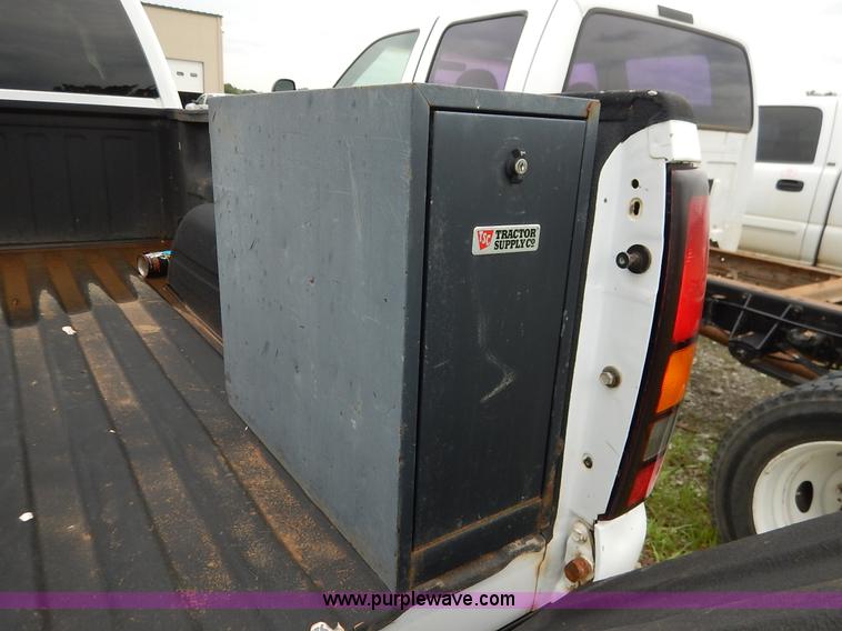 image for item K1501 2006 GMC Sierra 2500HD Ext. Cab pickup truck