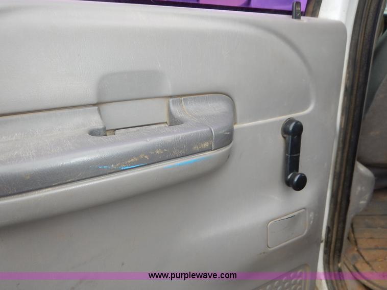 image for item K1502 2000 Ford F550 Super Duty Crew Cab truck cab and chassis