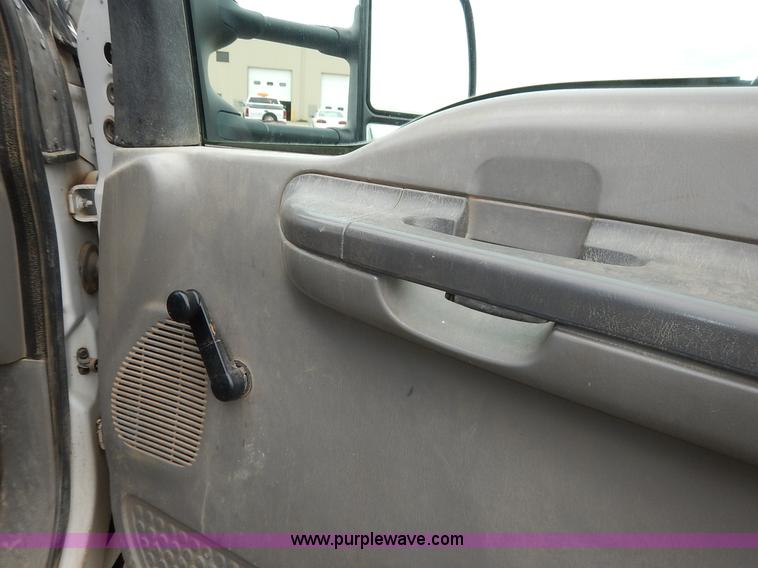 image for item K1502 2000 Ford F550 Super Duty Crew Cab truck cab and chassis